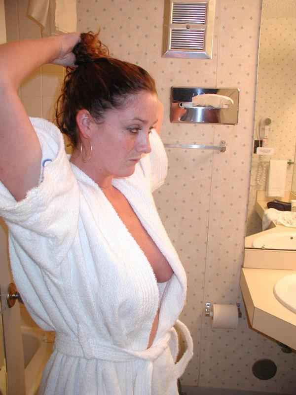 20P Amateur redhead loves sexy lingerie