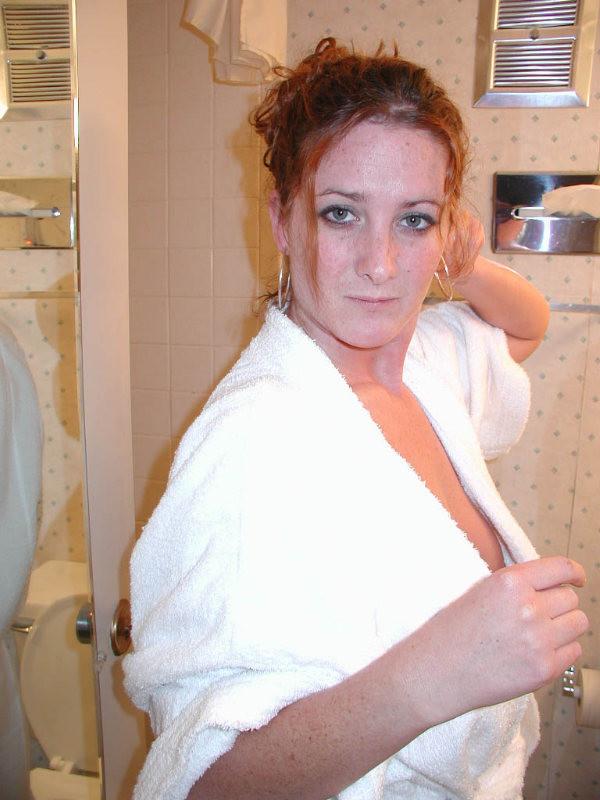 20P Amateur redhead loves sexy lingerie