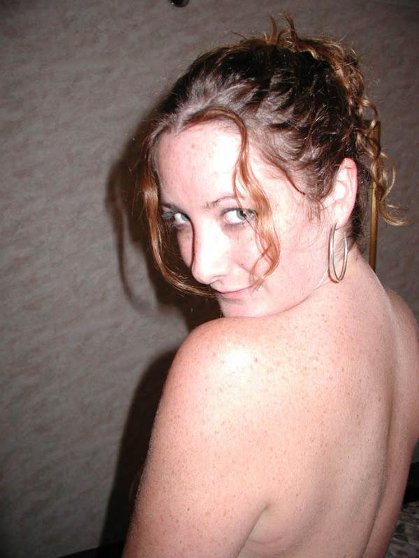 20P Amateur redhead loves sexy lingerie