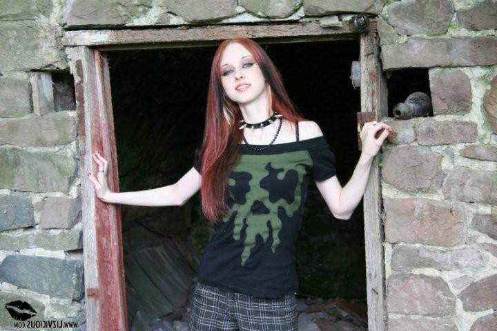 16P gothic teen slut flashes perky white tits