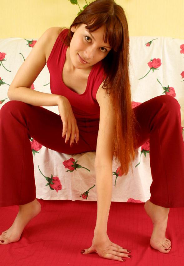 20P Gorgeous redhead teen naked on sofa