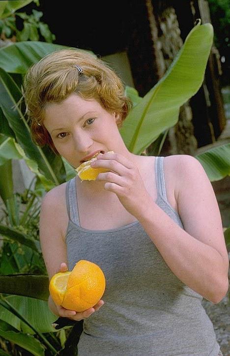 16P Redhead Sucking An Orange