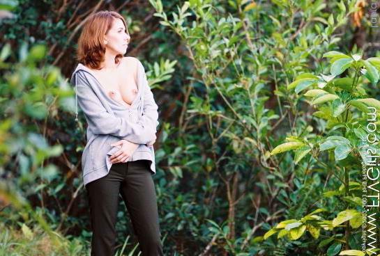 20P Sexy babe outdoors lactating