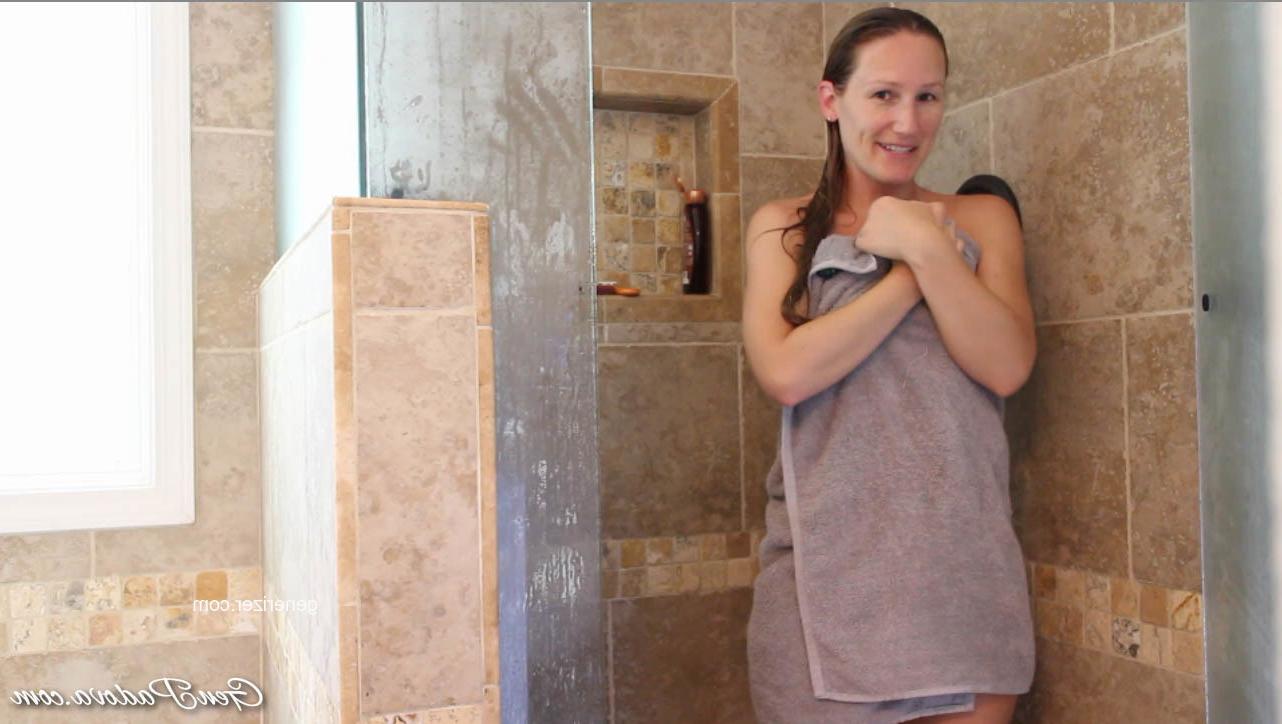 15P Voyeur showering redhead