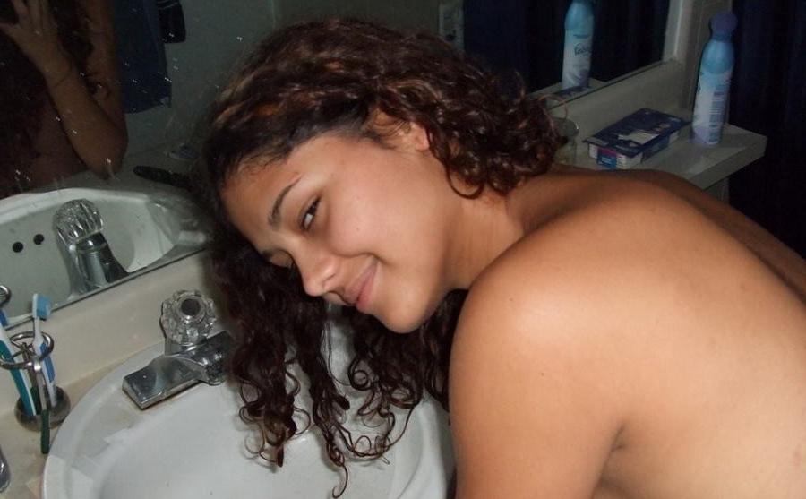 15P Amateur 18 year old GF on toilet and in shower