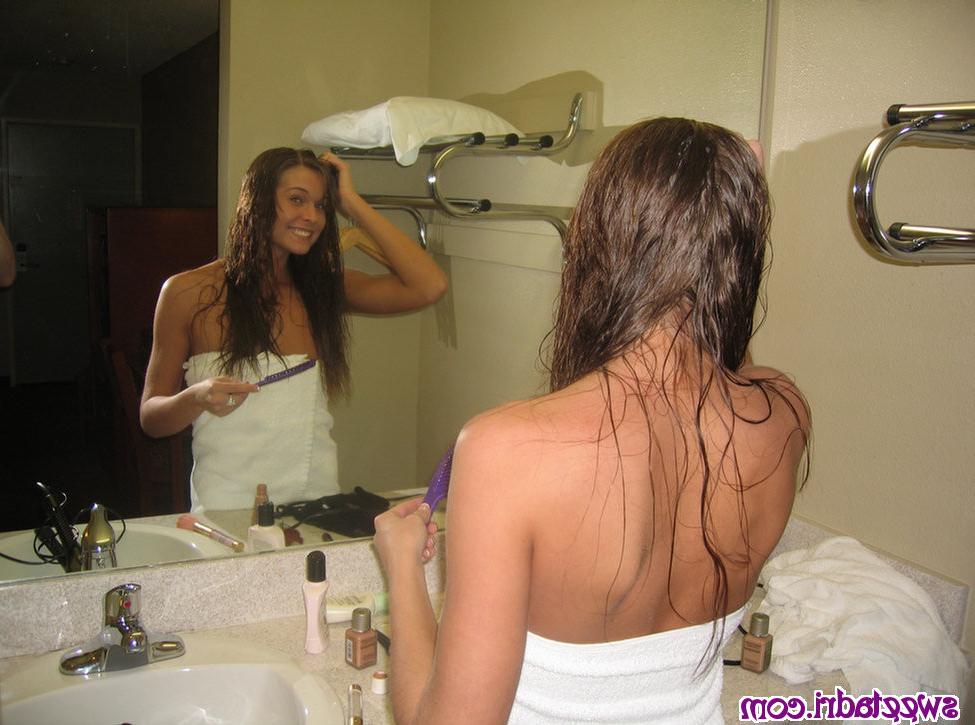 16P Teen amateur shaving her pussy in the shower
