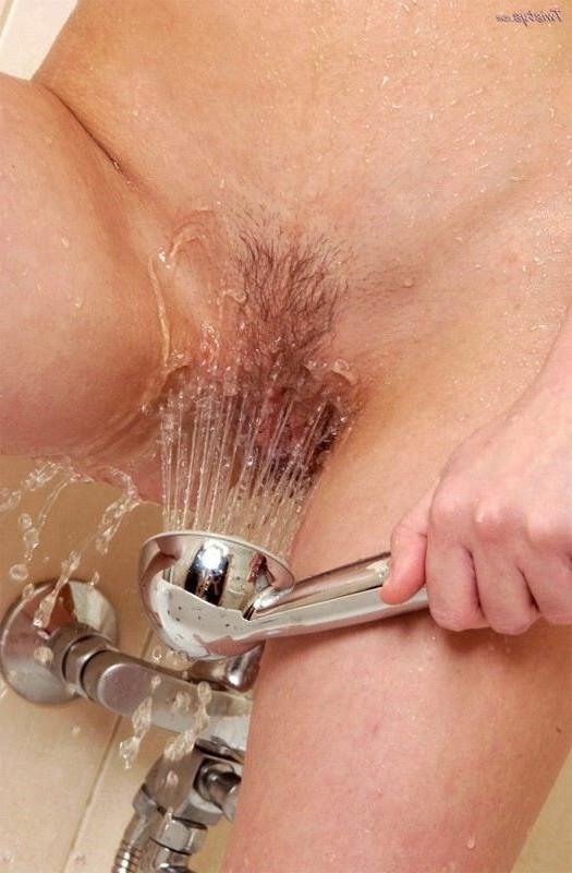 16P Dasha taking a soapy shower