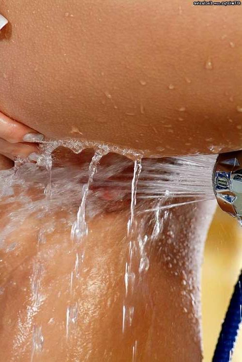 15P Big boobed babe taking a shower