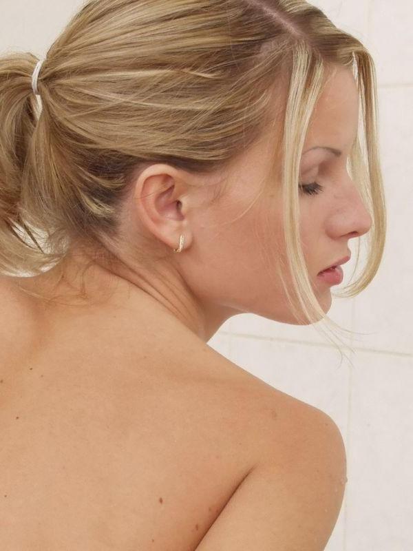 17P Sexy blonde babe in the shower