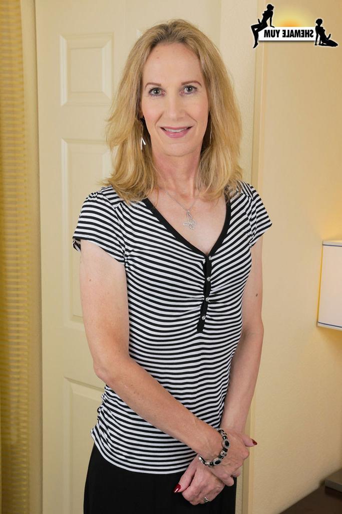 15P Mature transsexual undressing