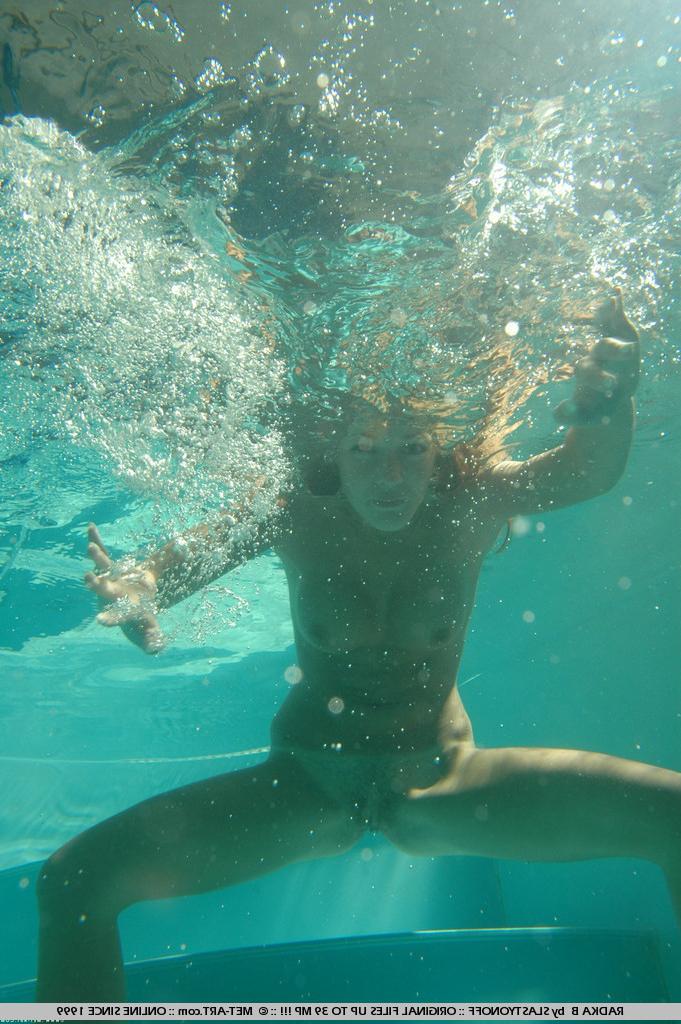 18P Radka gets some snaps of her underwater