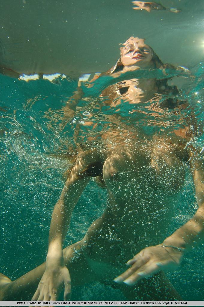 18P Radka gets some snaps of her underwater