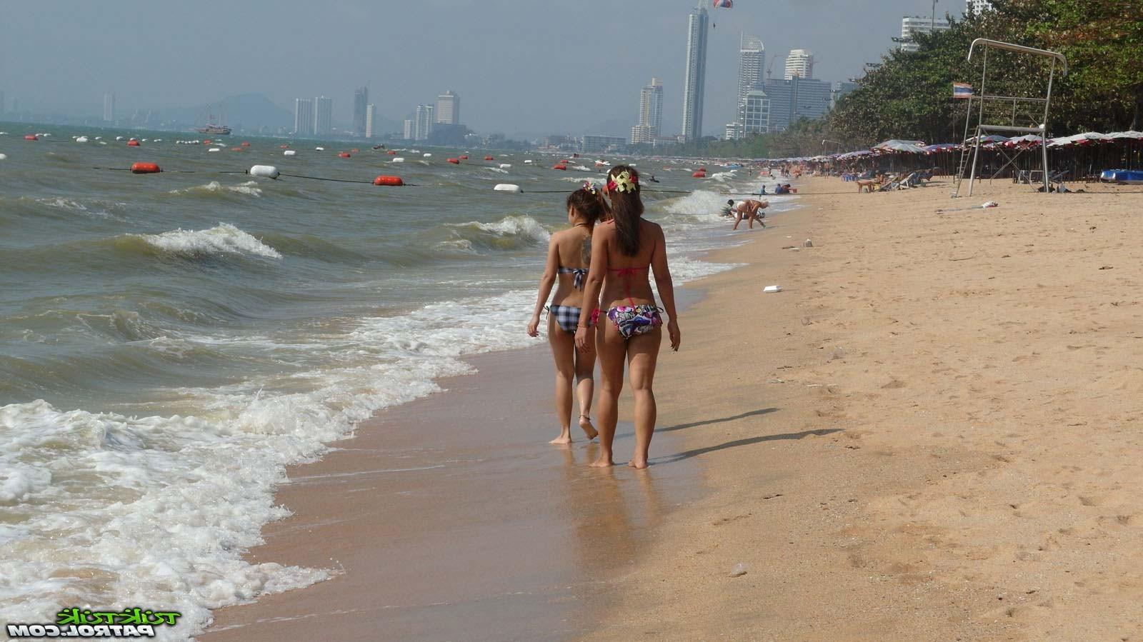 12P Thai lesbians distracted by a white tourist