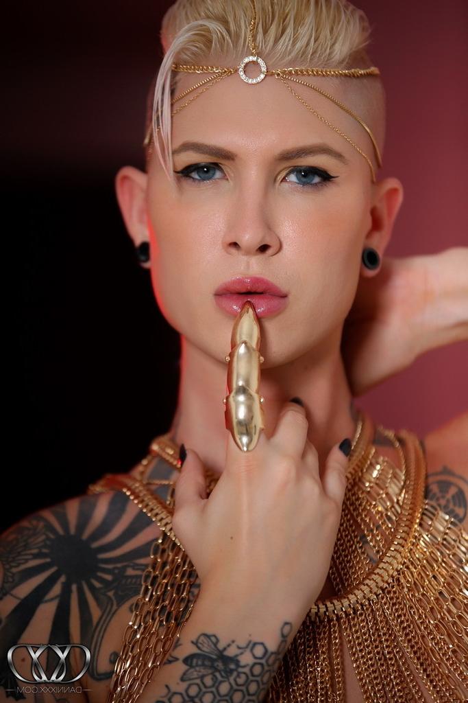 12P Short hair shemale