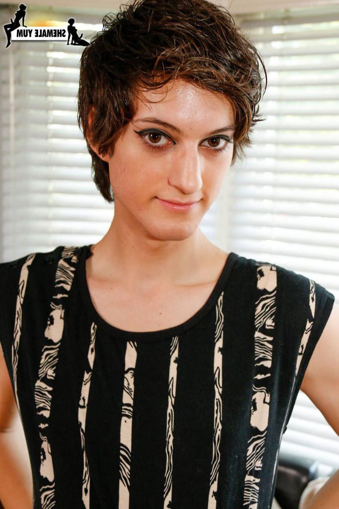 15P Short hair shemale Lexi