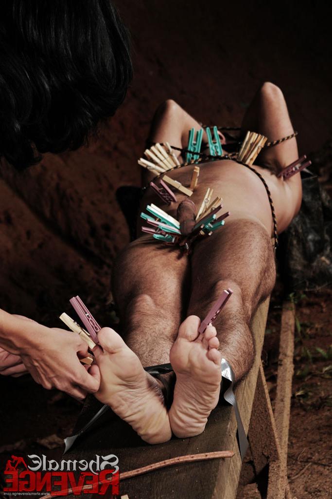 15P Sadistic shemale and clothespin torture