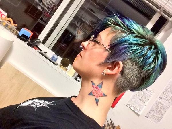 16P Short hair shemale