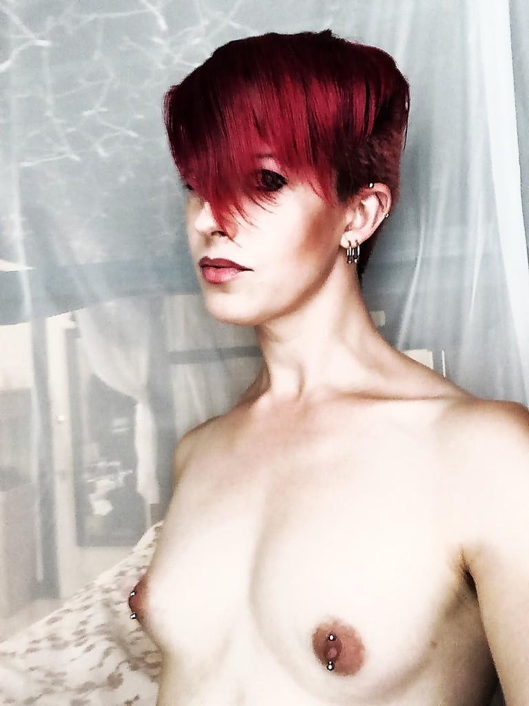 16P Short hair shemale