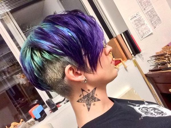 16P Short hair shemale