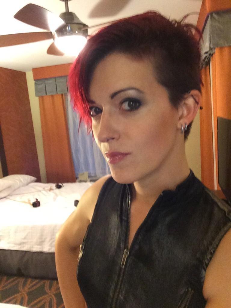 16P Short hair shemale