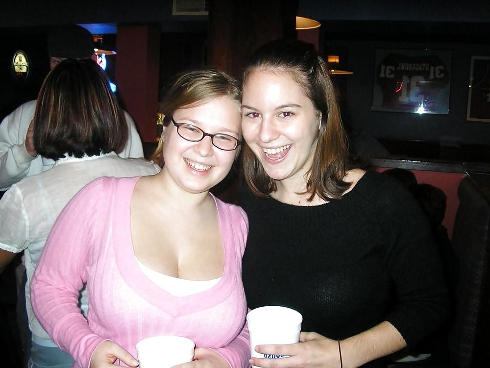 25P Tons Of Cleavage #2