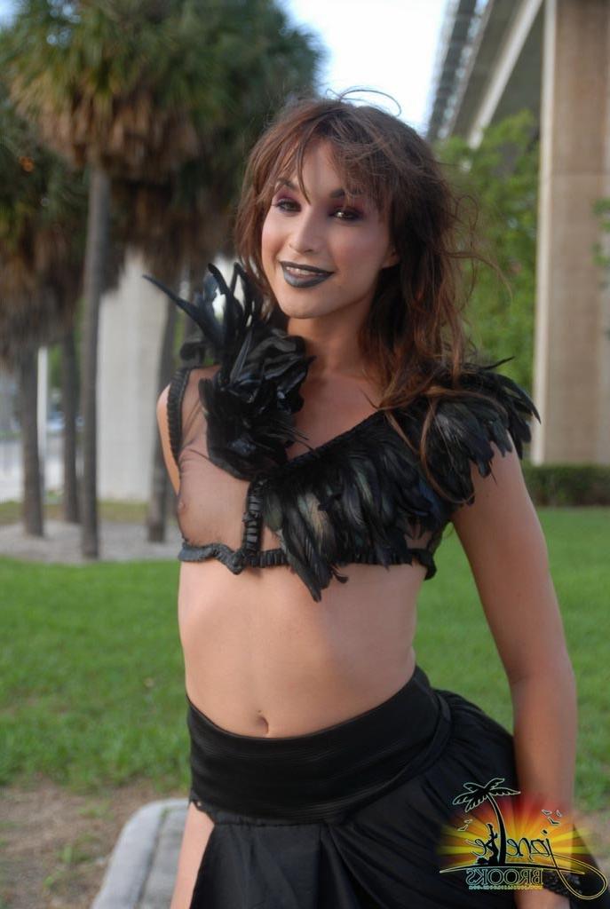 12P Beautiful Jonelle Brooks poses in a hot dress