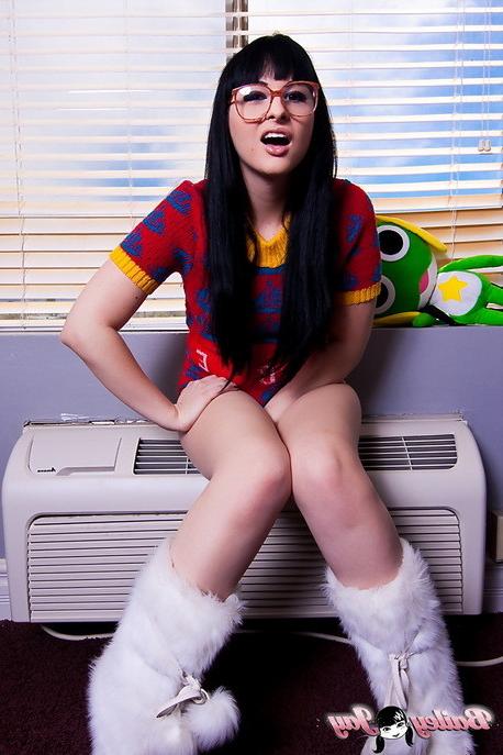 15P Nerdy ts babe Bailey Jay plays with her joy stick
