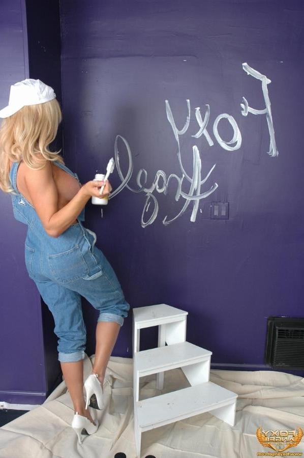 16P Foxy Angel gets naked and ends up covered in paint