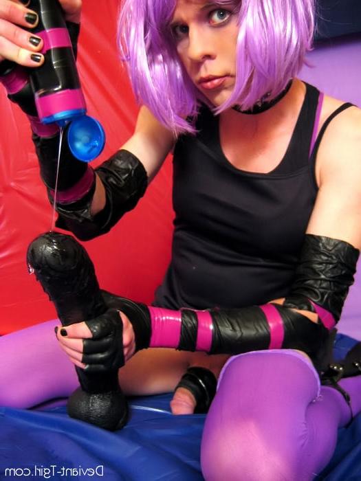 16P Fetish transvestite sucking a huge black dildo