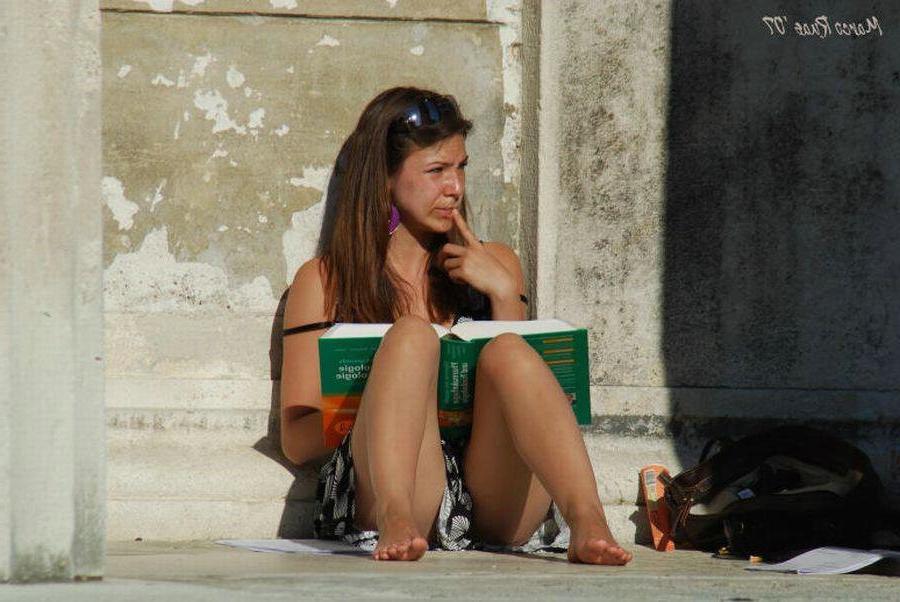 15P Lesbian exgfs in the beach displaying nude body in public