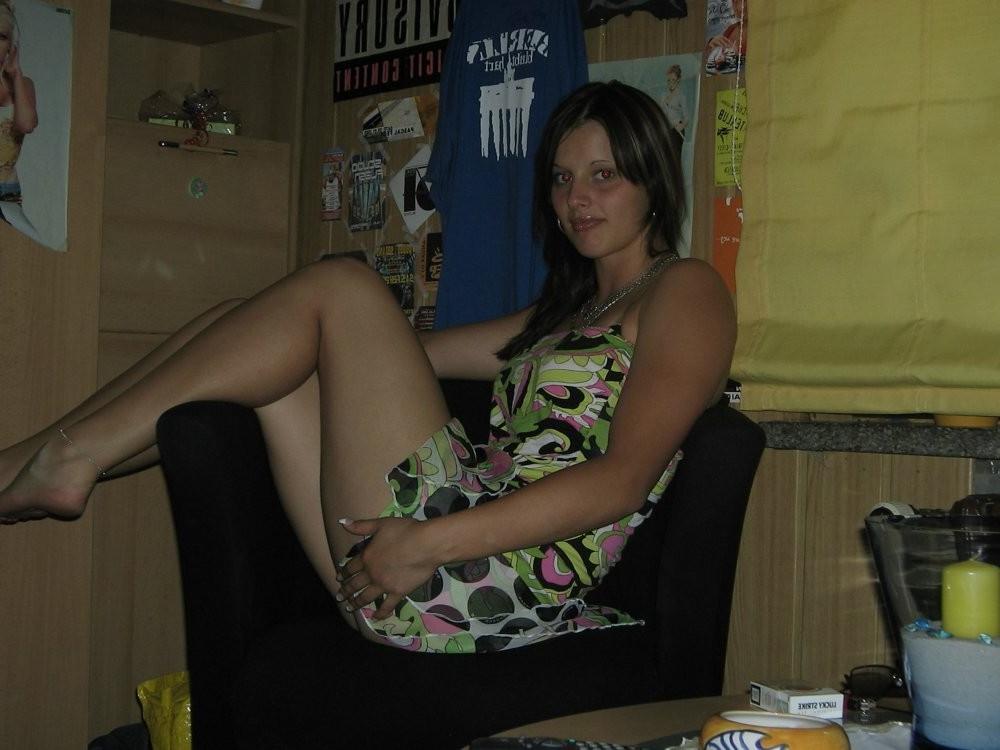 15P Lesbian exgfs in the beach displaying nude body in public