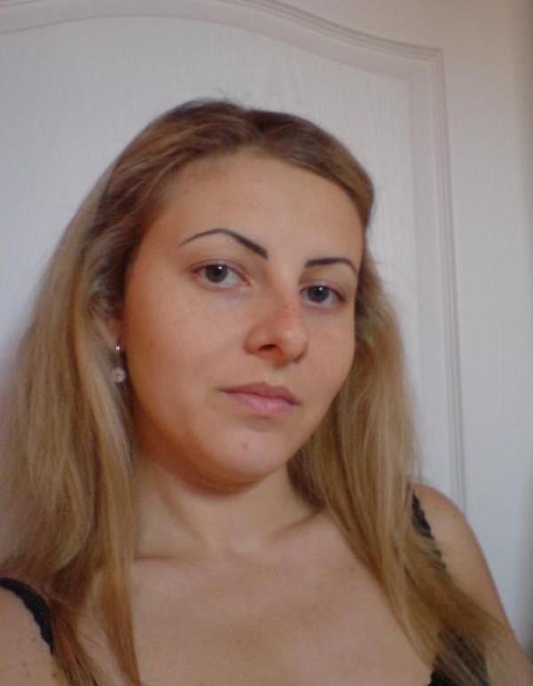 15P Gorgeous blonde babe showing off her tits and pussy