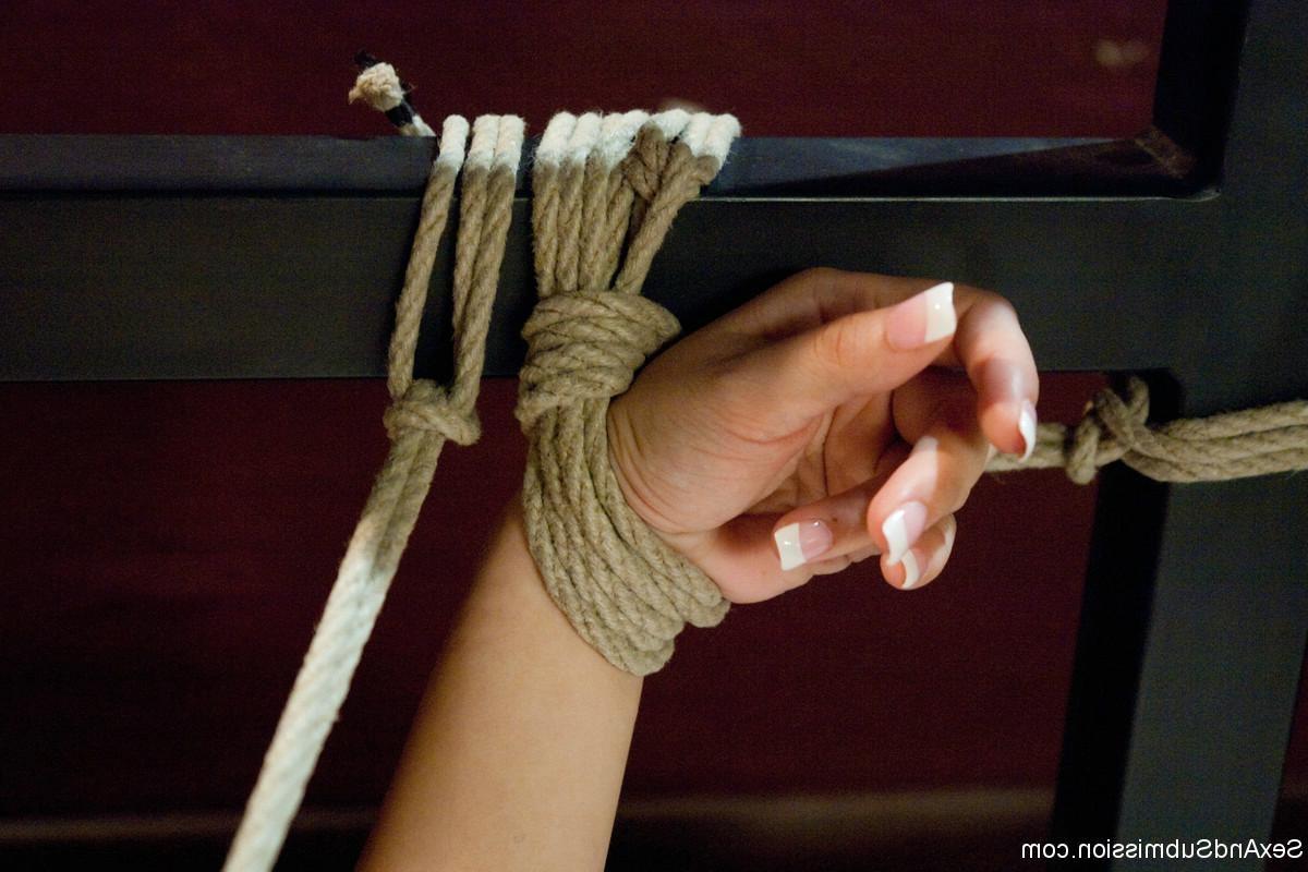 24P Sexy babe gets tied and anally fucked in hard bondage