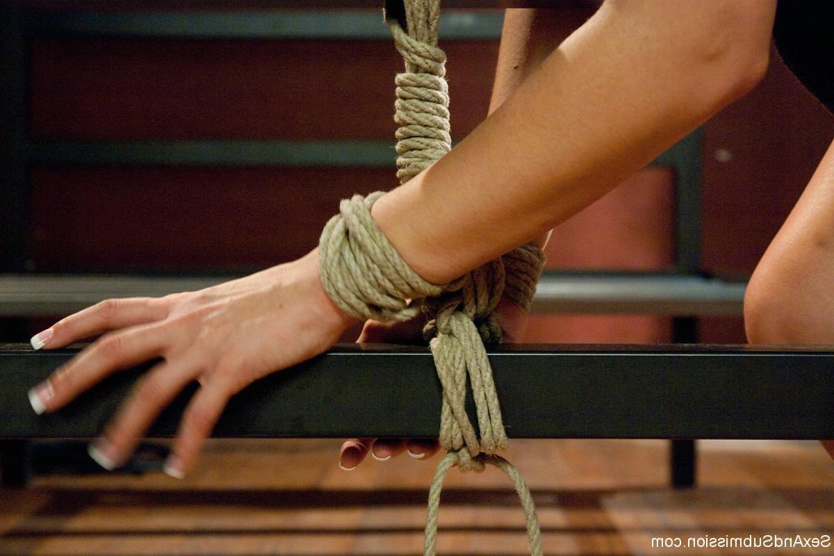 24P Sexy babe gets tied and anally fucked in hard bondage