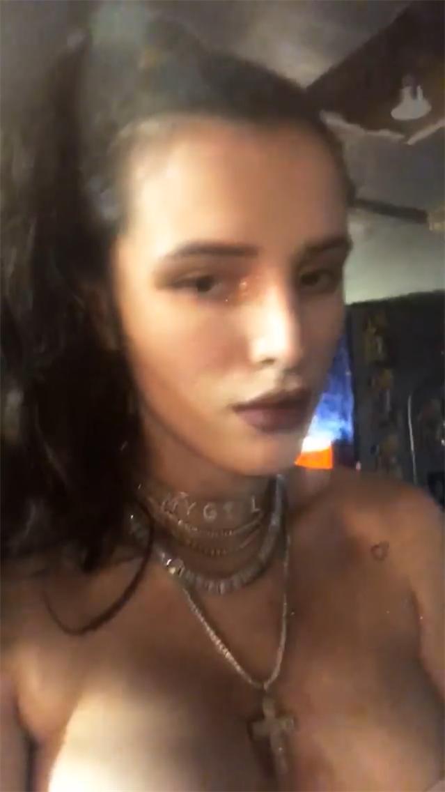 6P Bella Thorne Cleavage