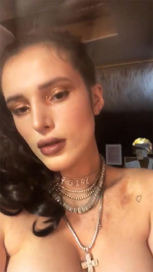6P Bella Thorne Cleavage