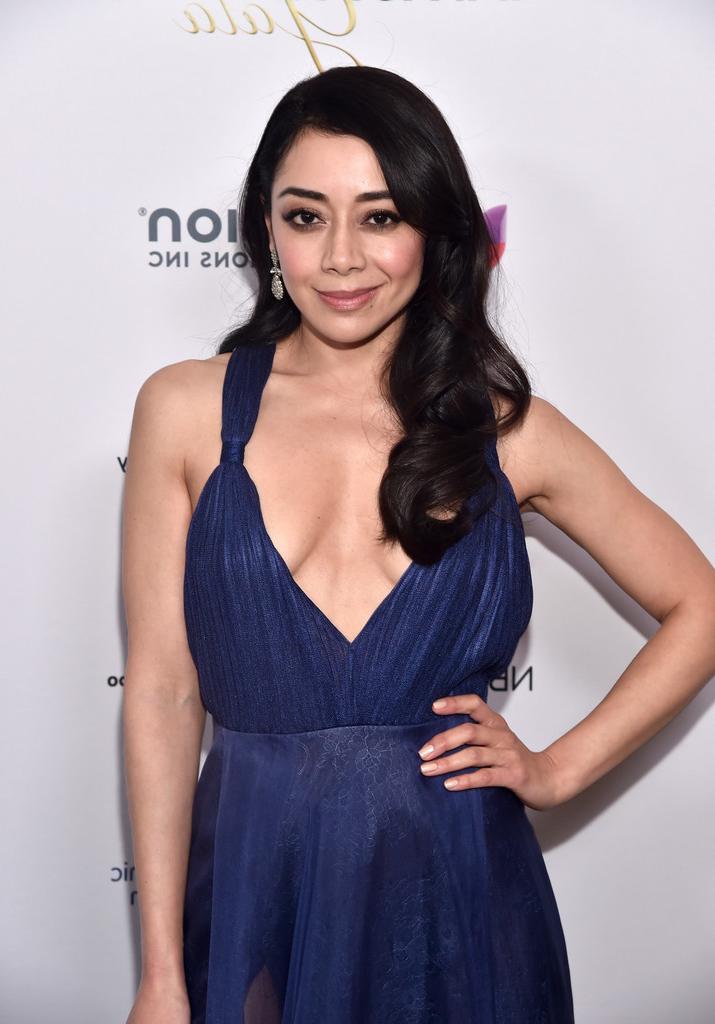 5P Aimee Garcia Cleavage