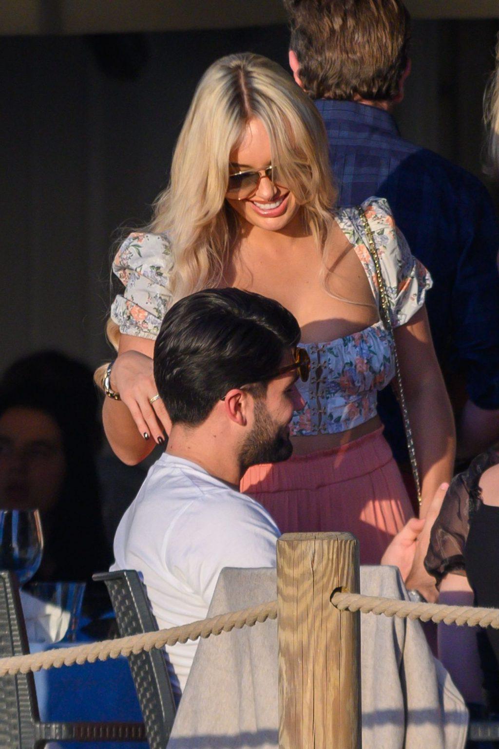 4P Amber Turner Cleavage