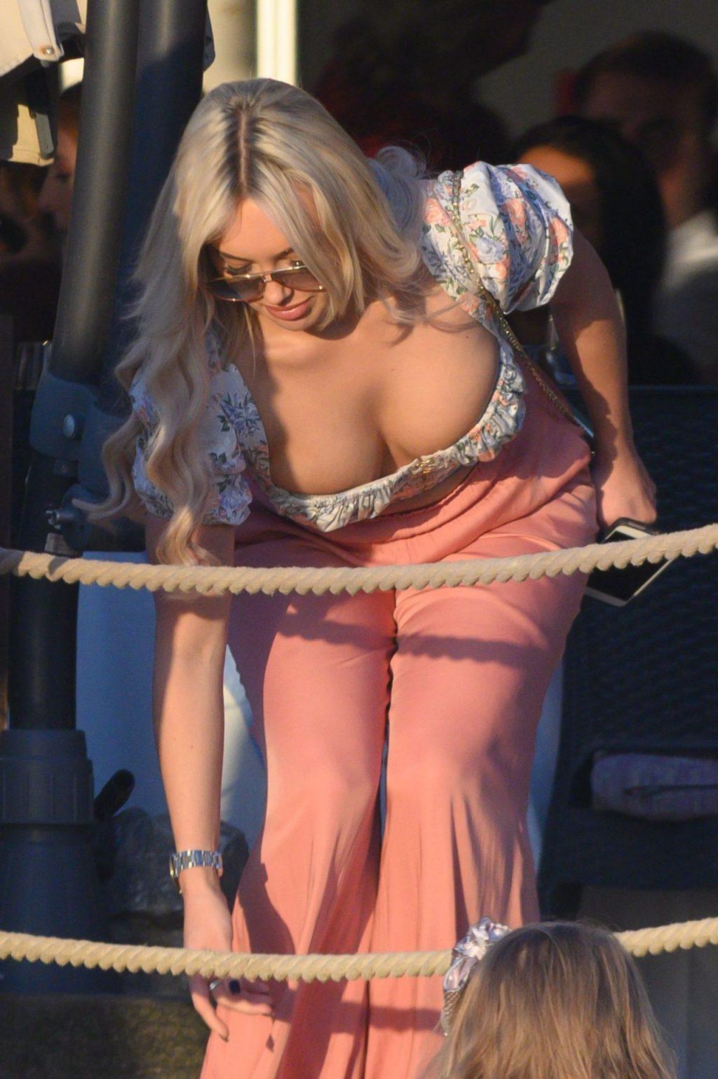 4P Amber Turner Cleavage