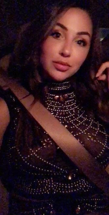 19P Ana Cheri Cleavage