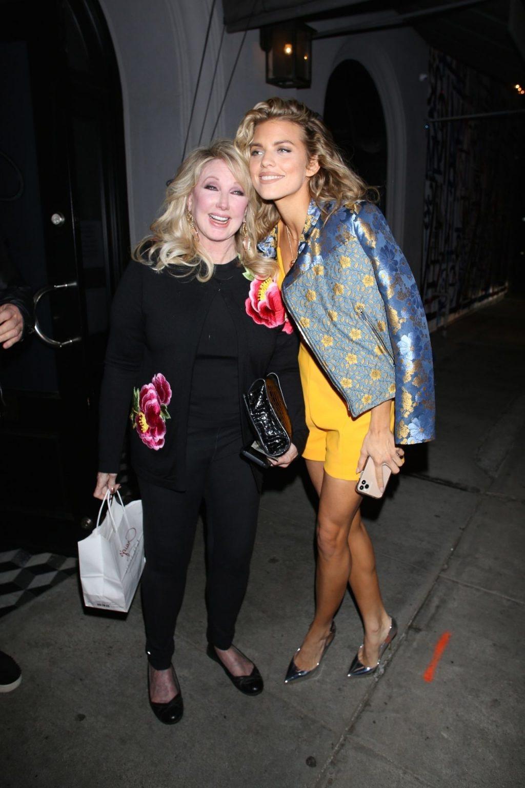 4P AnnaLynne McCord Cleavage