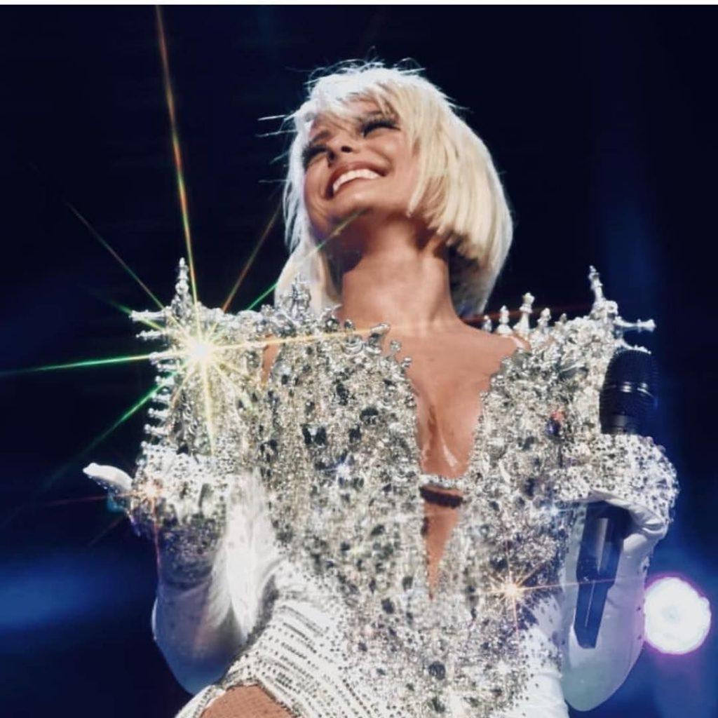 18P Bebe Rexha Cleavage
