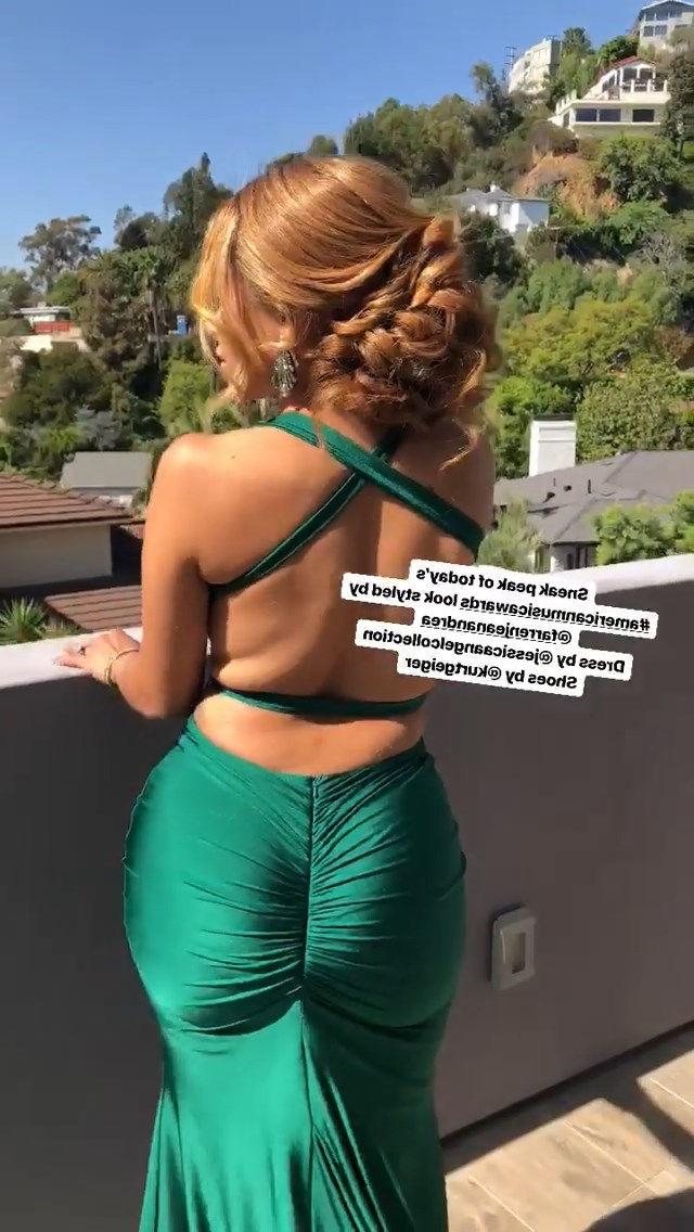 18P Charisse Mills Cleavage