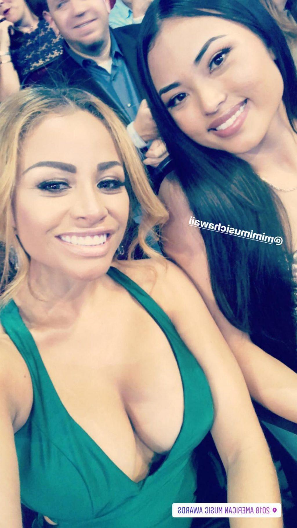 18P Charisse Mills Cleavage