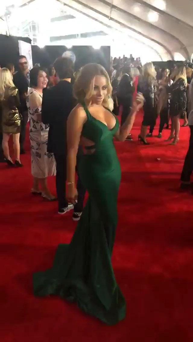 18P Charisse Mills Cleavage