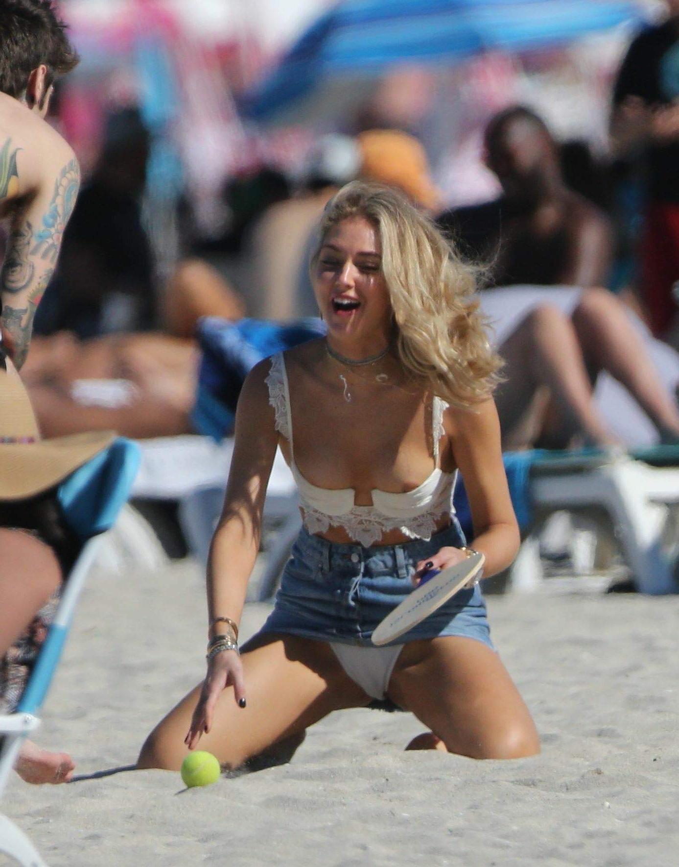 23P Chiara Ferragni Nip Slip Photos