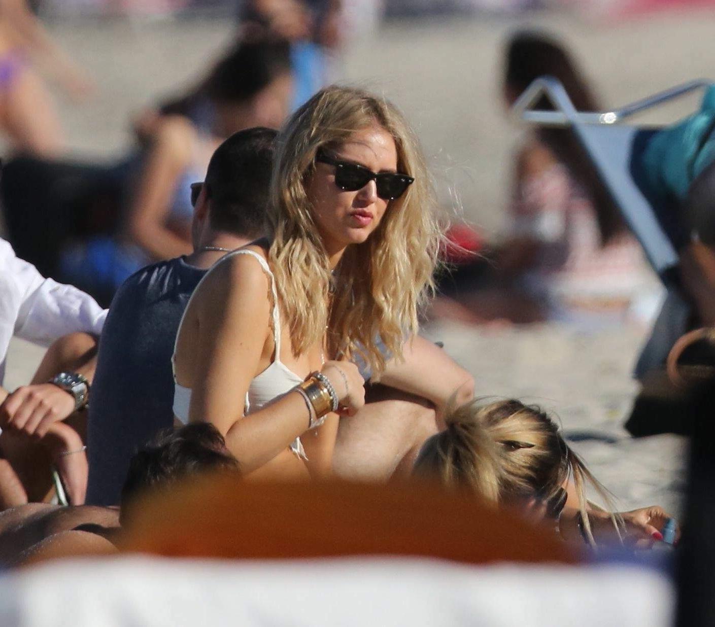 23P Chiara Ferragni Nip Slip Photos