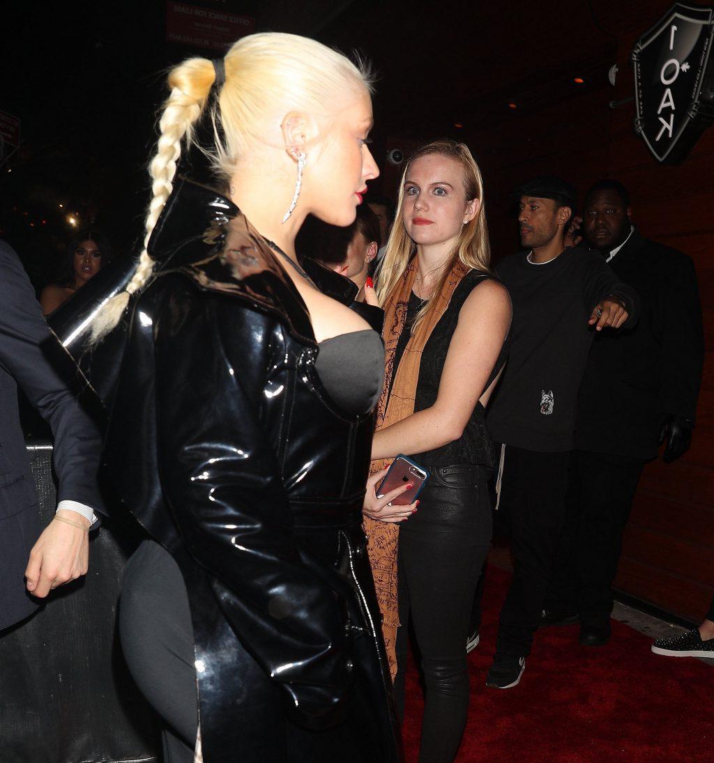 12P Christina Aguilera Cleavage
