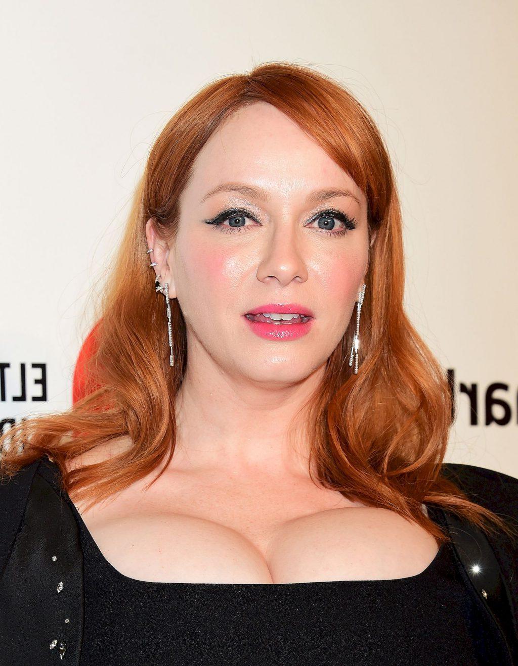 4P Christina Hendricks Cleavage