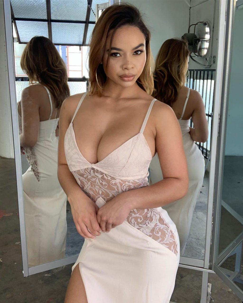 11P Crystal Westbrooks Cleavage